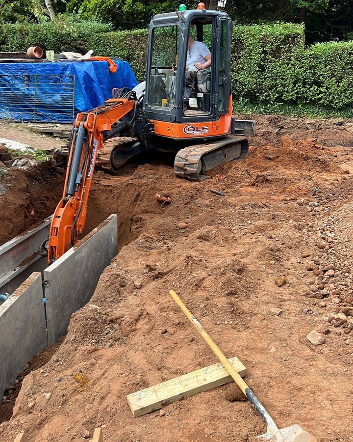 Deep drainage on a very tight site using a 6 ton digger and light weig